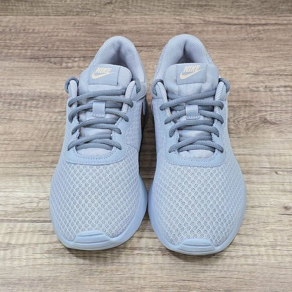 Nike Tanjun Women's Size 8 Gray Running Shoes (BV1154-001) - Picture 2 of 9